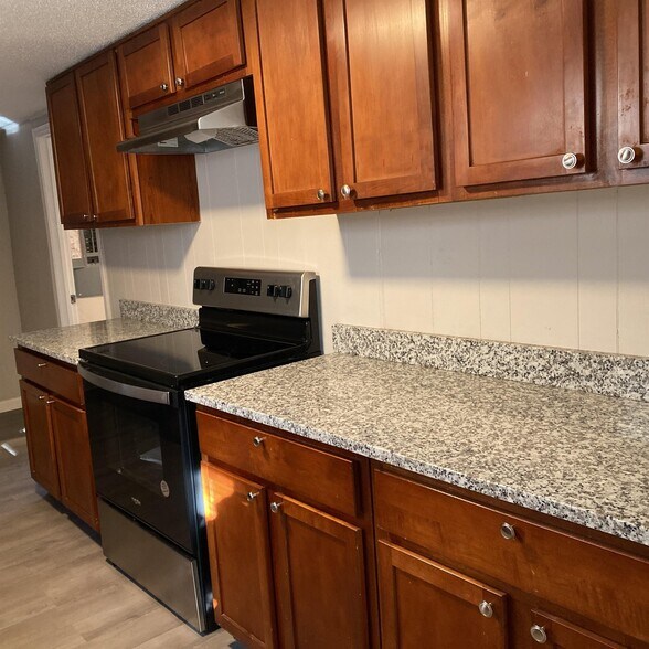 Building Photo - 332 N Cedar Ave