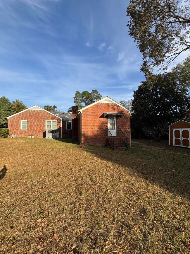 Building Photo - 919 Seminole Ave