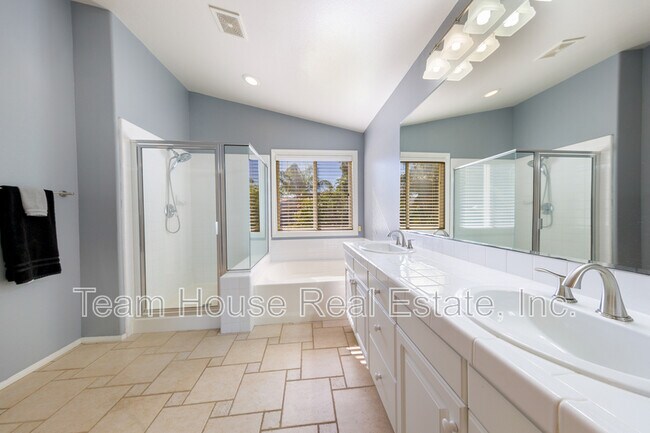 Building Photo - 18210 Shannon Ridge Pl