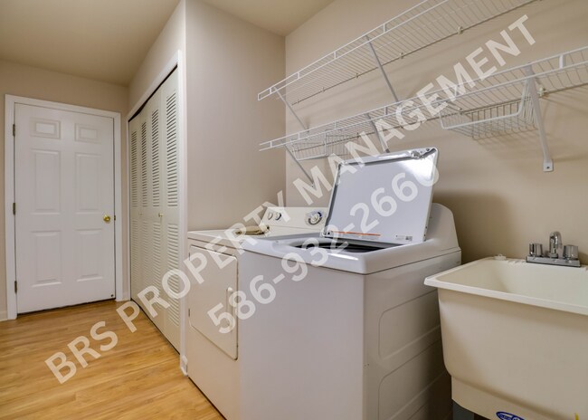 Building Photo - Clinton Township 2 bedroom 2 bath Condo