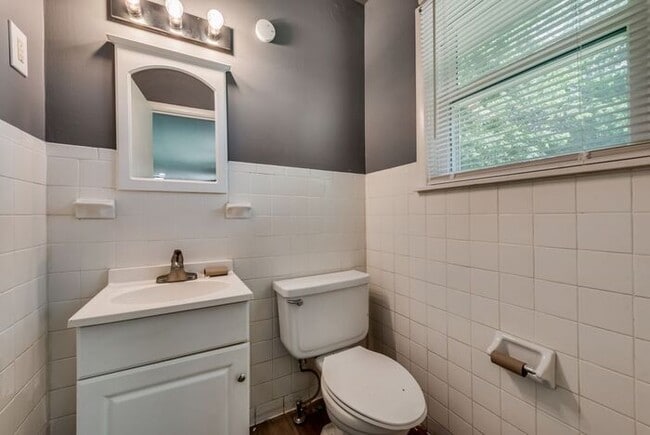 Building Photo - 1014 W Belden St