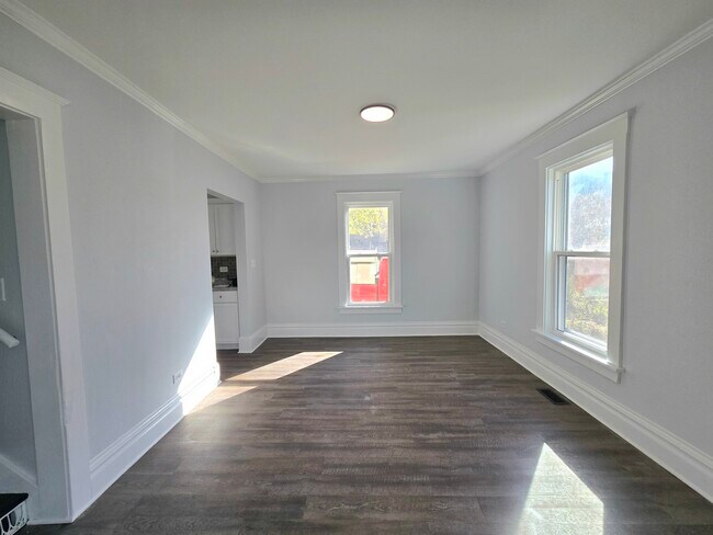 Building Photo - 328 Rosewood Ave