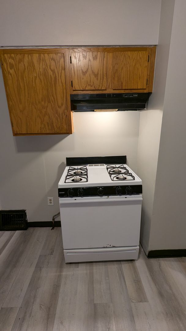 Building Photo - Charming 3-bedroom, 1-bathroom home located in the vibrant city of Akron