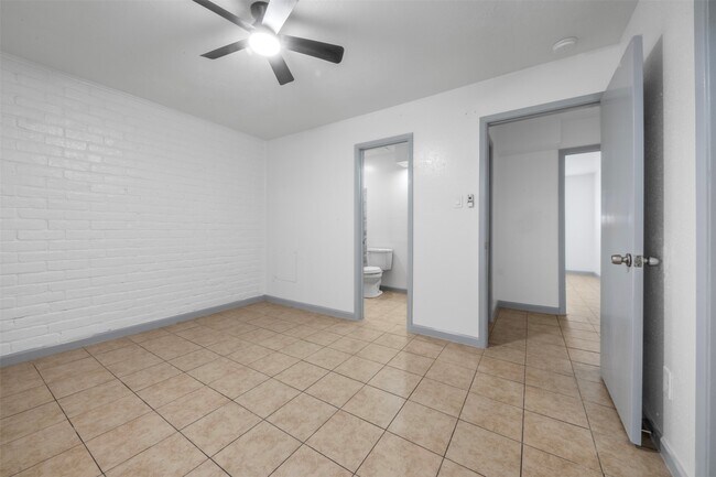 Building Photo - 6827 Chasewood Dr