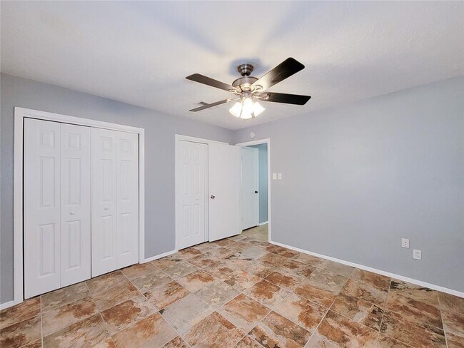 Building Photo - 8515 Riverside Walk Ln