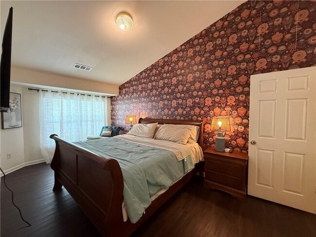 Building Photo - 1524 Cove Creek Cir