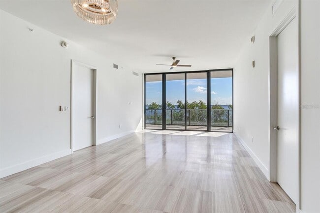 Building Photo - 2912 W Santiago St