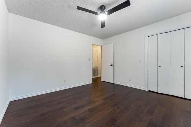 Building Photo - 7 Whitwick Ln