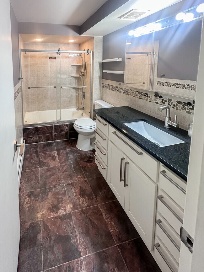 Building Photo - 4730 N Kenneth Ave