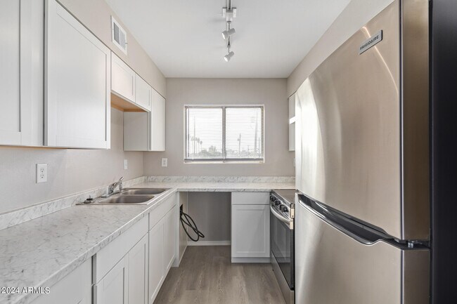 Building Photo - 7144 N 66th Dr