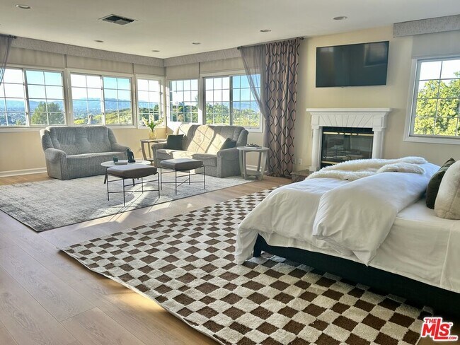 Building Photo - 11502 Dona Teresa Dr