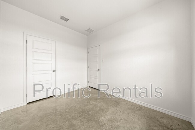 Building Photo - 8901 Prickly Ash Dr