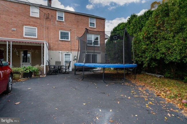 Building Photo - 117 E Broad St