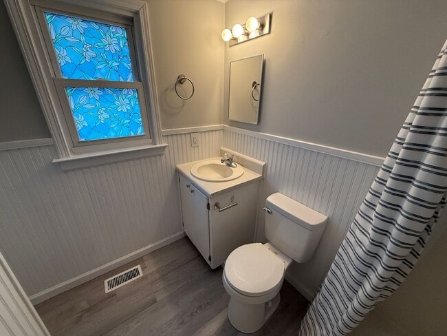 Building Photo - Waterfront Gem with amazing views!