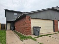 Building Photo - 4017 NW Ozmun Ave