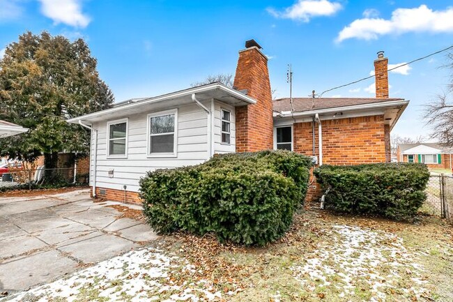 Building Photo - 17302 Sumner