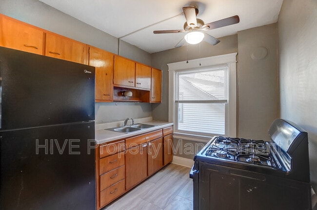 Building Photo - 3640 Besuden Ct