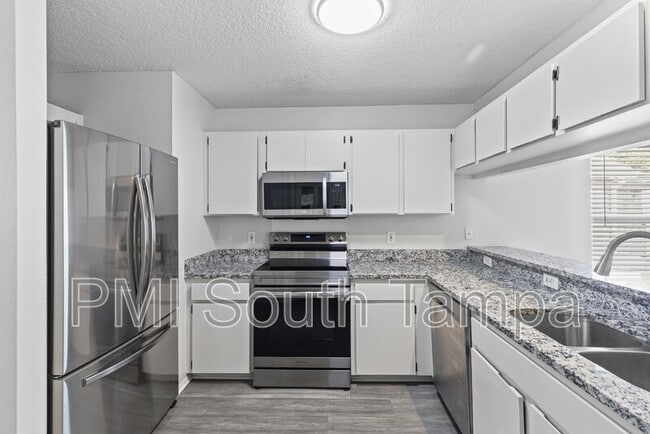 Building Photo - 7515 S Westshore Blvd