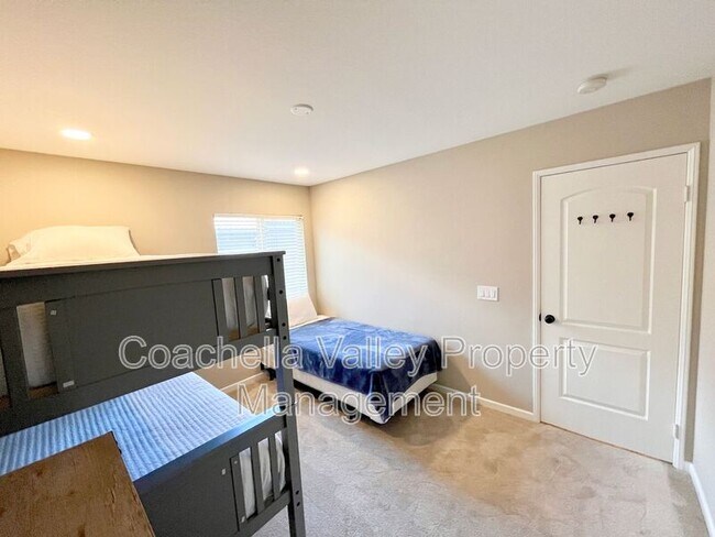 Building Photo - 84131 Azzura Way