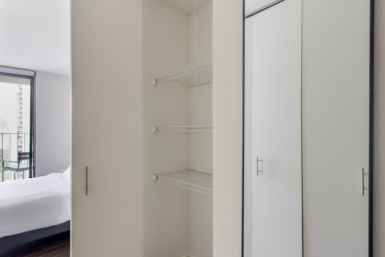 Building Photo - 77 W Huron St