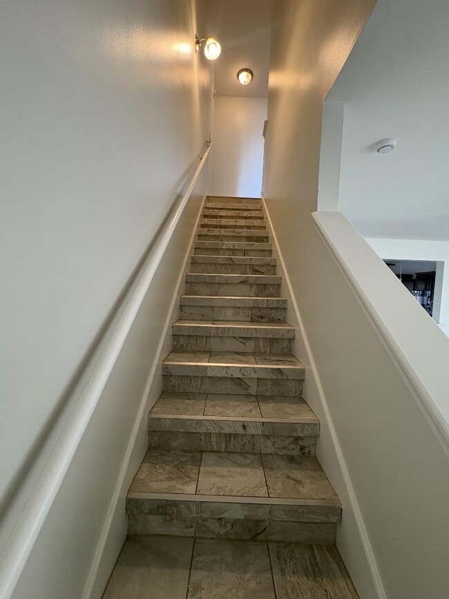 Building Photo - 735 Tulip Grove Rd