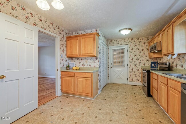 Building Photo - 4610 Linden Rd