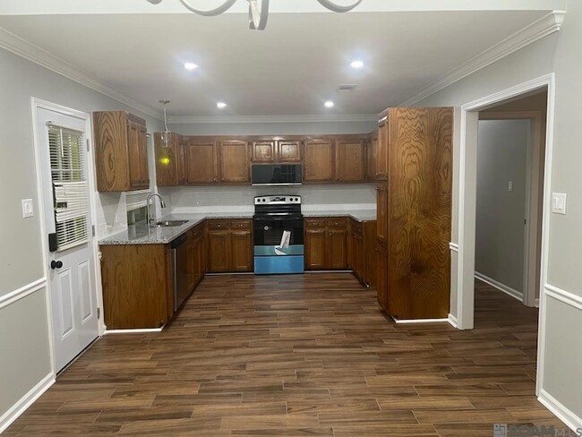 Building Photo - 1719 Tallwood Dr