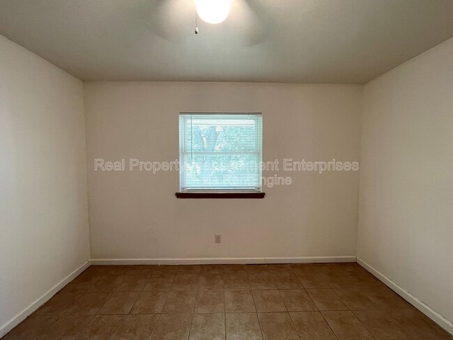 Building Photo - 1817 Hardy Dr