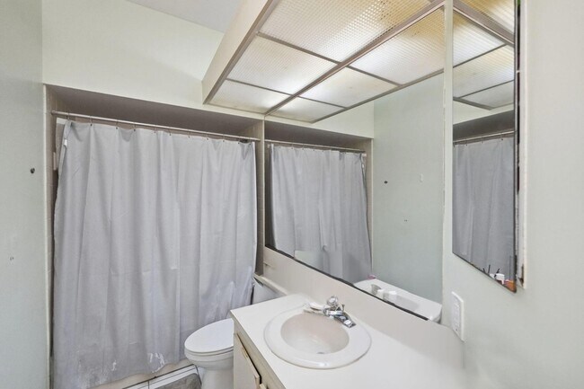 Building Photo - 1239 Sussex St