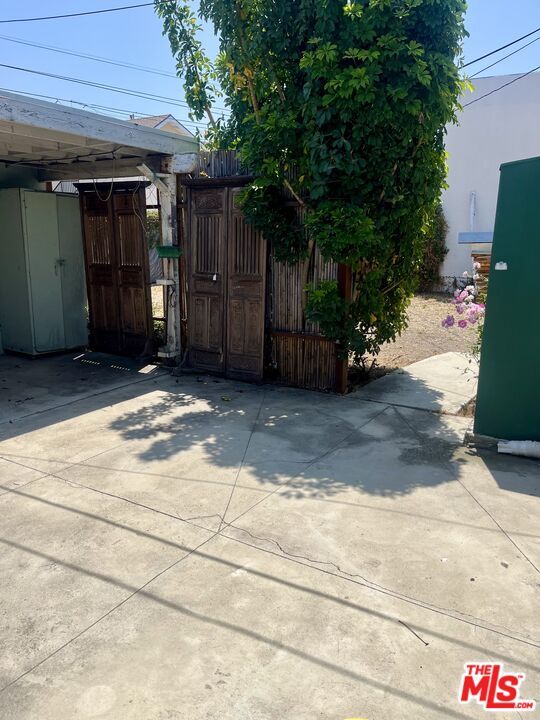 Building Photo - 3638 W Slauson Ave