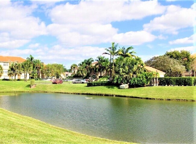 Building Photo - 3360 Pinewalk Dr N