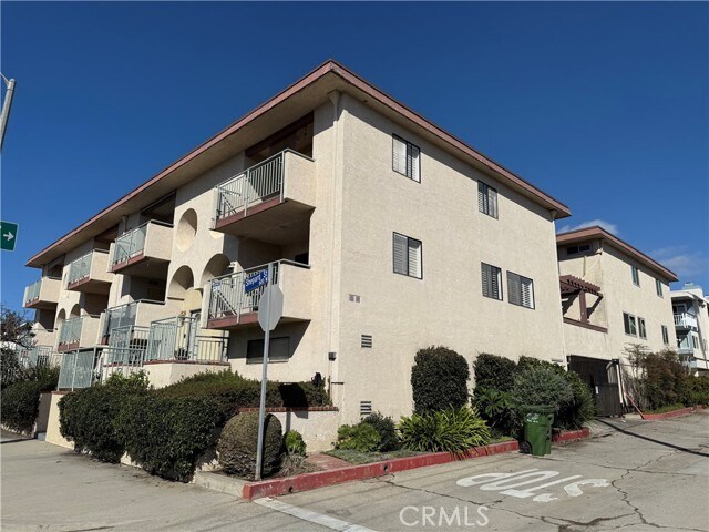 Building Photo - 676 Shepard St