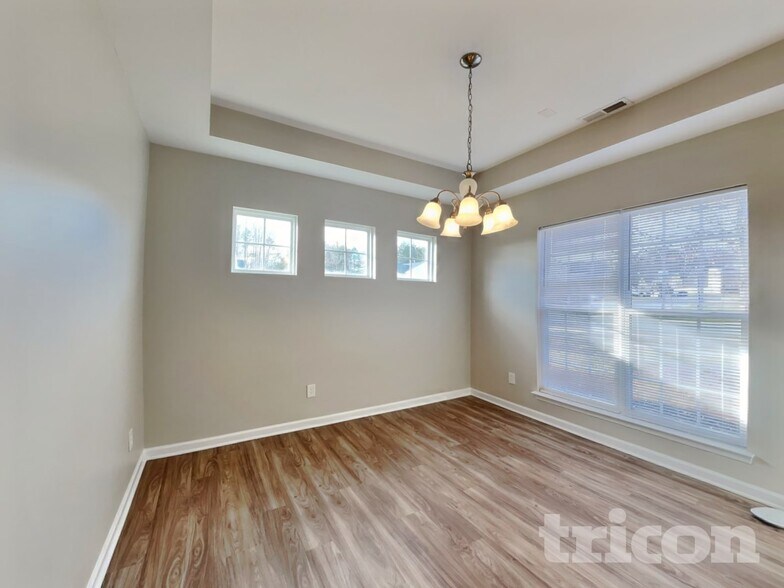 Building Photo - 4493 Paula Dr