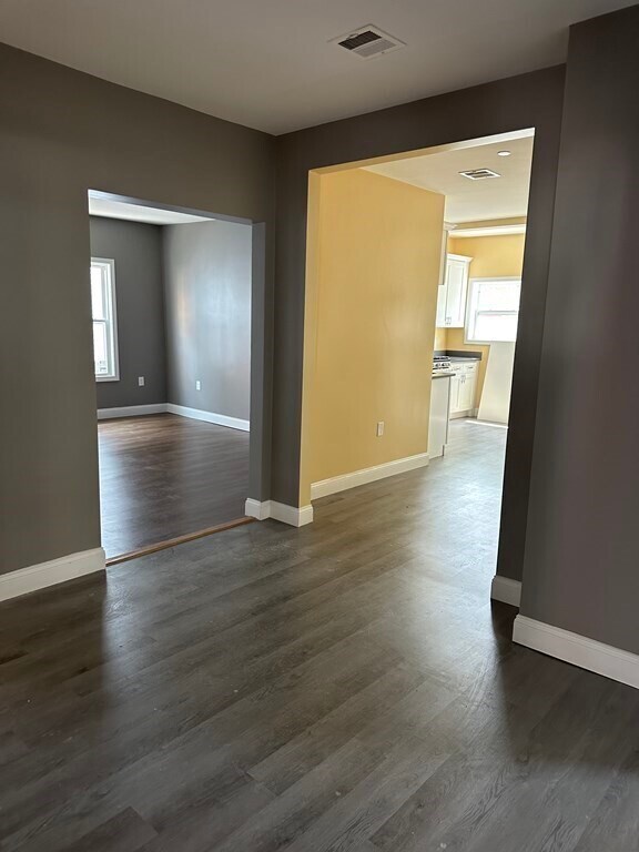 Building Photo - 39 Clarkwood St