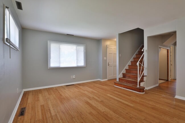 Building Photo - 2353 Hanna Dr