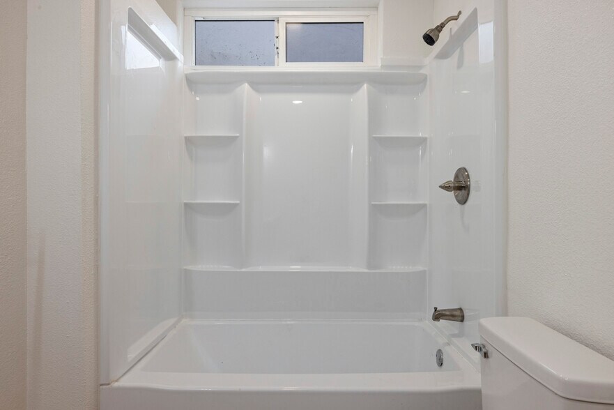 Building Photo - 214 Kimble St