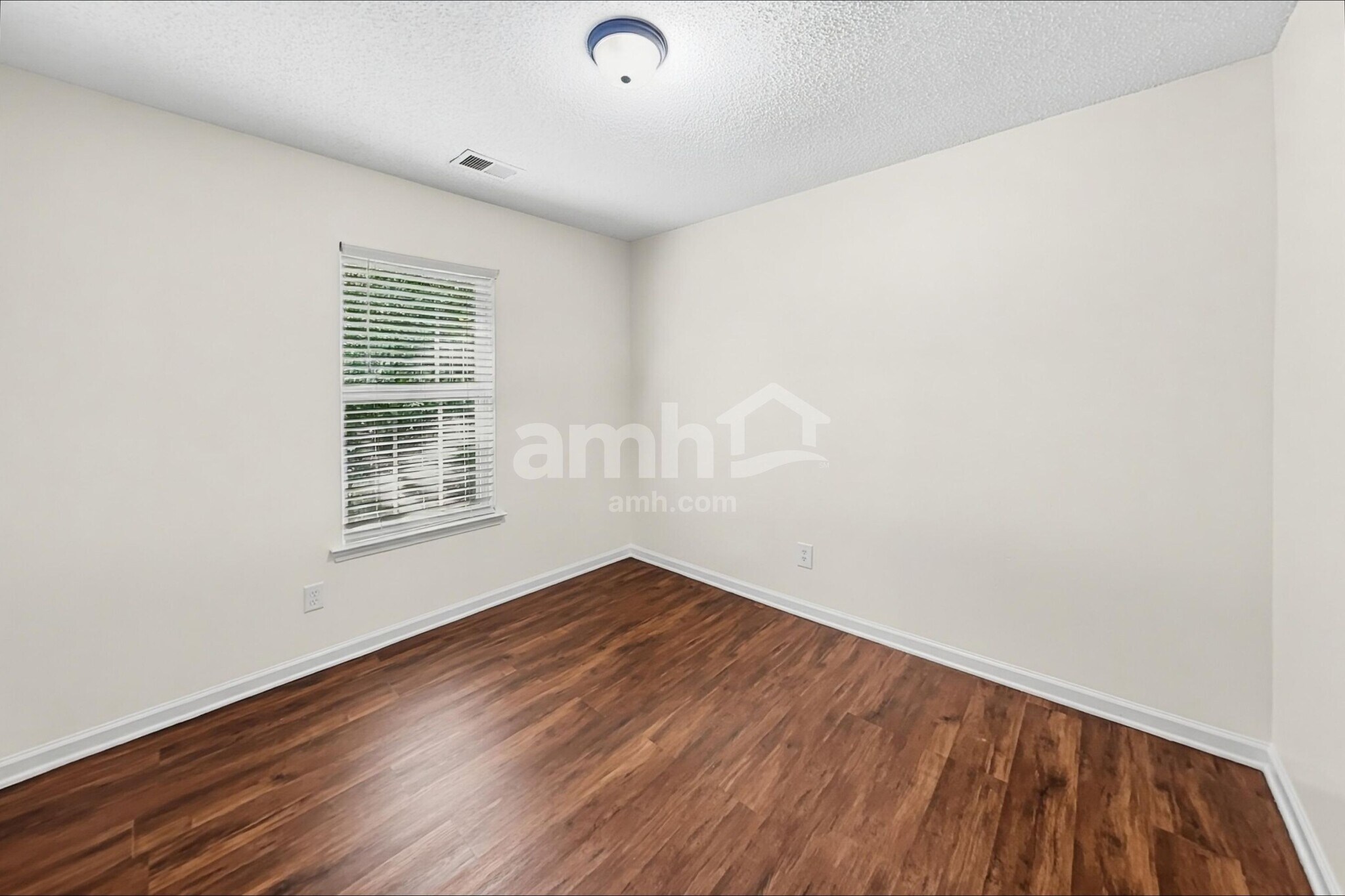 Building Photo - 130 Devon Forest Dr