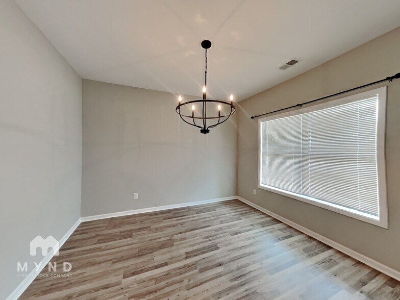 Building Photo - 386 Springwater Wy
