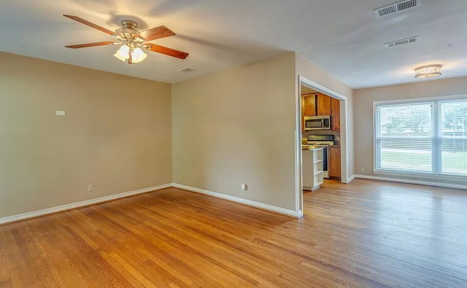 Building Photo - 3504 Corto Ave