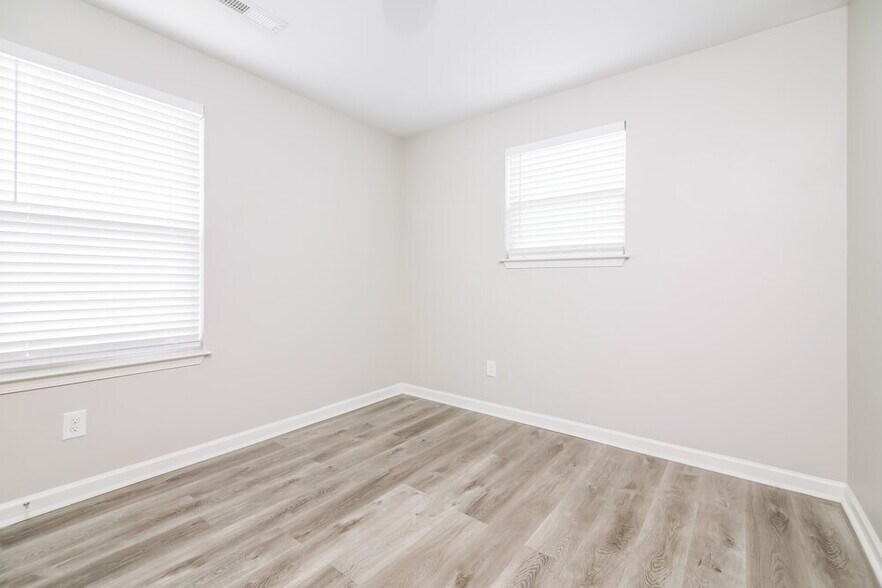 Building Photo - 417 Randolph Dr