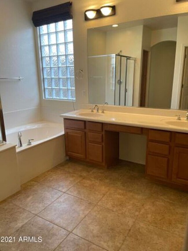 Building Photo - LARGE 4 BEDROOM HOME IN ANTHEM WEST