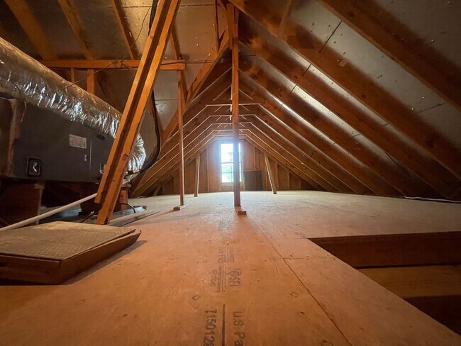 Building Photo - 132 Lola Cir