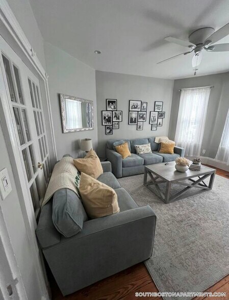 Building Photo - 883 E 4th St