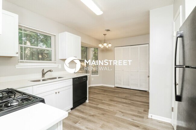 Building Photo - 3 Bedroom Pet-Friendly Home in Tucker, GA with Main Street Renewal
