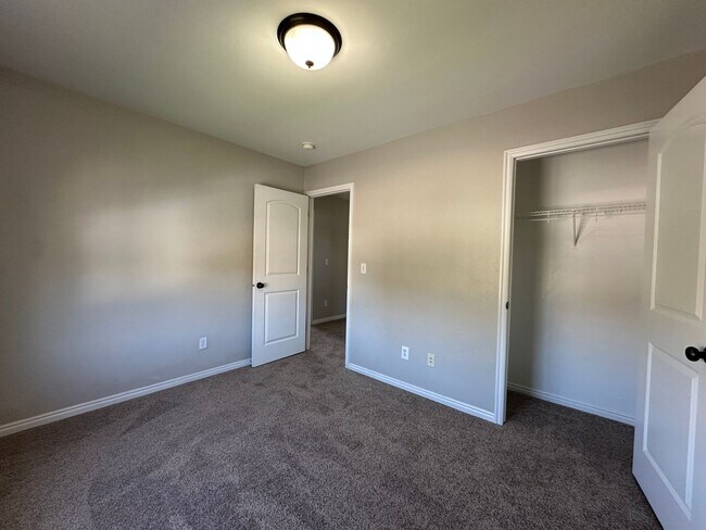 Building Photo - 3528 Newland Loop