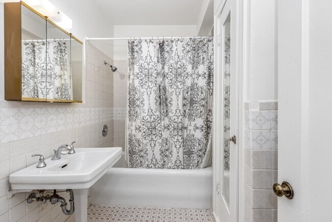 Building Photo - 1028 E Juneau Ave