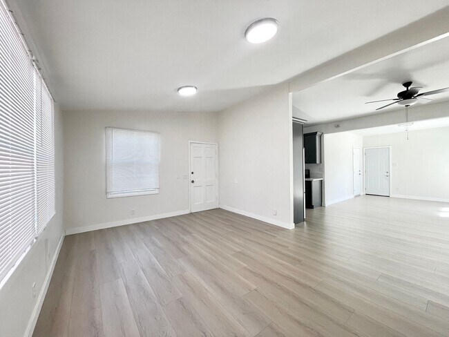 Building Photo - Beautiful Remodeled 4 Bedroom 2 Bathroom H...