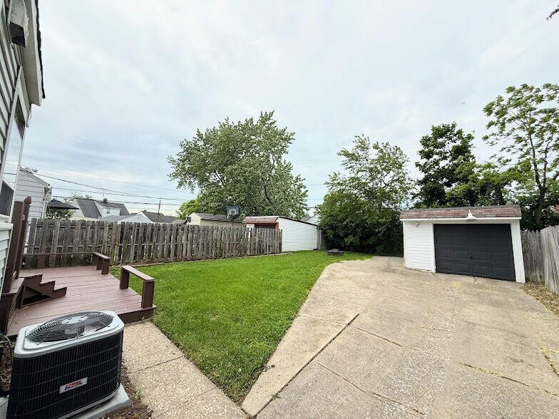 Building Photo - 13614 Sherry Ave