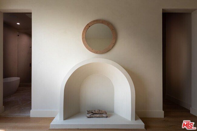 Building Photo - 11748 La Maida St