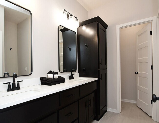 Building Photo - 5503 N 207th St